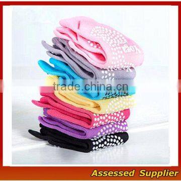 WH-131 Hot Sale Cotton Barre Cozy Sports Yoga Sock, Custom Made Logo Indoor Women Sport Pilates Socks photo-4