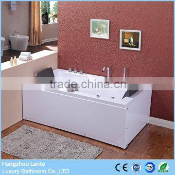 Double apron bathtub massage with self cleaning function