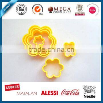 2016 flower shape plastic cookie cutter for Christmas