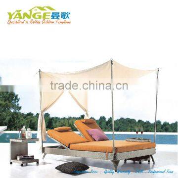 Outdoor/indoor double rattan daybed with canopy