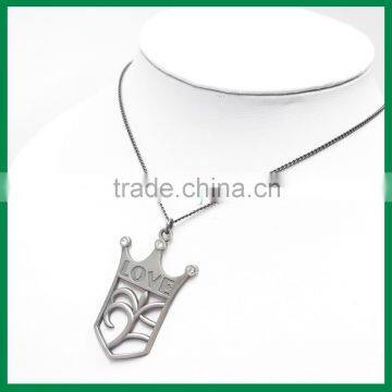 Hollow Queen Crown Pendant Metal Neckalce