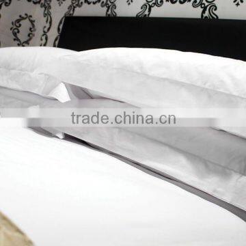 white pillow case with 5cm border