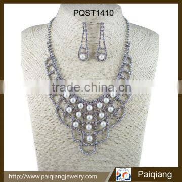 Newest arrival trendy luxury bib pearl jewelry sets decorated with full rhinestone