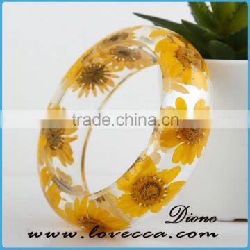 Real dry flower inside bracelet