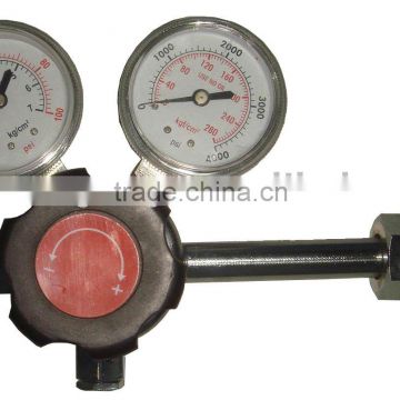 Oxygen pressure regulator