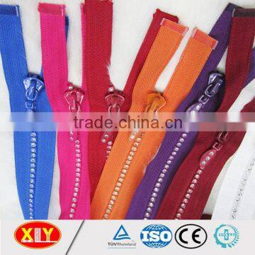 high quality custom pull plastic diamond zipper , clothing zipper