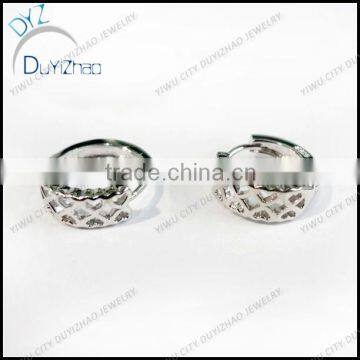 2014Latest fashion white gold plate silver huggie earrings