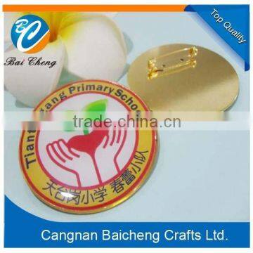 2016 promotional lapel pin with zinc alloy material and plate technique in favourable price and good quality sold in China