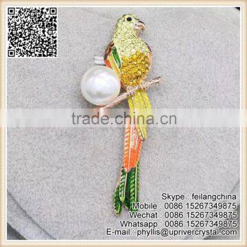 Cheap High Quality Cyrstal Animals Birds Yellow Parrot Bird Brooch Pearl Brooch