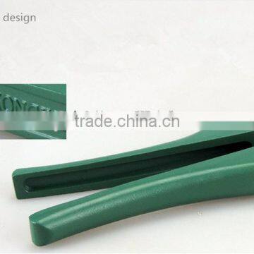 Ear Tag Pliers in GREEN