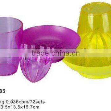 Plastic manual lemon juicer and plastic fruit squeezer