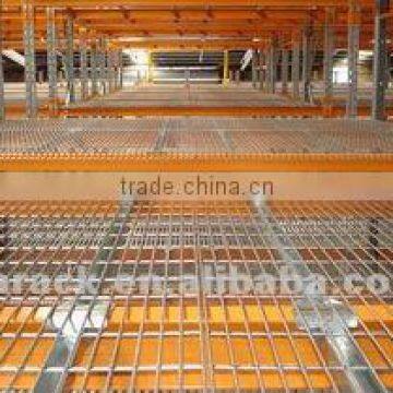 Pallet rack wire decking