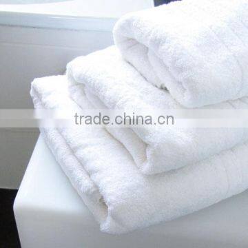 White hotel towels