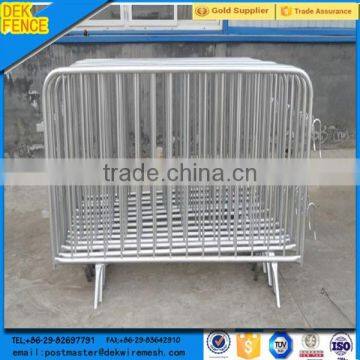 Heavy duty interlocking steel concert accident barricade