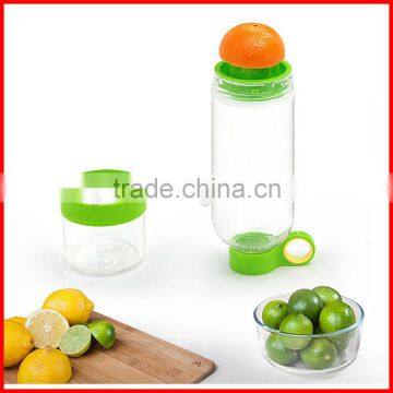 800ml Multi-functional Water Bottle Manual Fruit Juicer Cup Lemon Cup With Lid photo-4