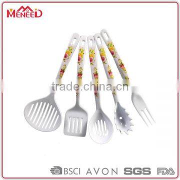 Wholesale eco friendly non-slip white decal 5 pcs plastic kitchen utensil set, melamine cooking tool sets
