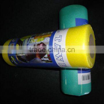 Nonwoven cloth in roll