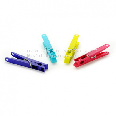 plastic clothes pegs