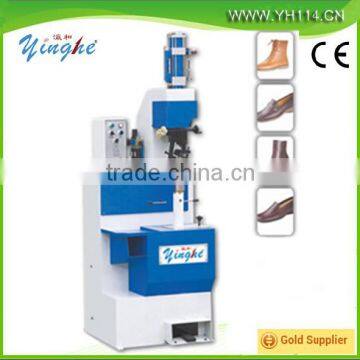 Automatic heel-nailing machine for shoes