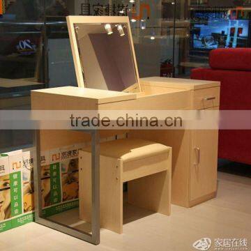 dressing table with lighted mirror