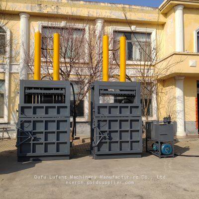 Horizontal baling press for beverage bottles Waste paper compression baling press
