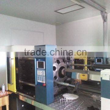 Injection molding process for clean workshop