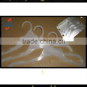 Plastic injection T-shirt hanger mould supplier