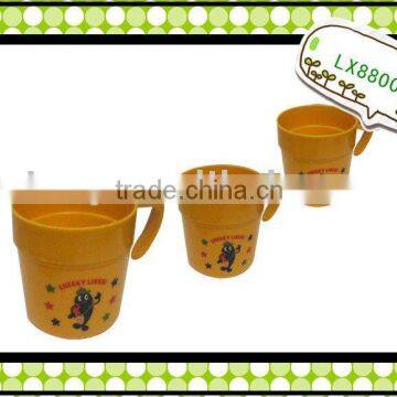 Plastic drinking cup with handle lids mug water cup LX880008