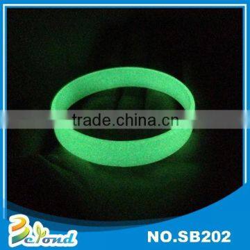 Gift custom silicone glowing embossed wristband