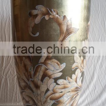 luxury decorative lacquerware vase, finish in MOP, moving eggshell, background silverleaf champagne