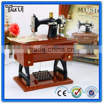 Birthday gift custom tune hand cranked sewing machine wooden music box/Valentine's Day miniature music box