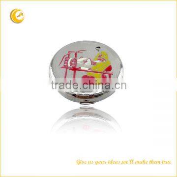 Foldable double sided cosmetic compact