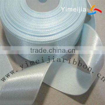 different width of white color ribbon