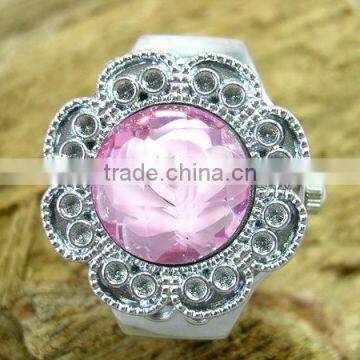 Fashionable rose jewel-encrusted clamshell ring watch