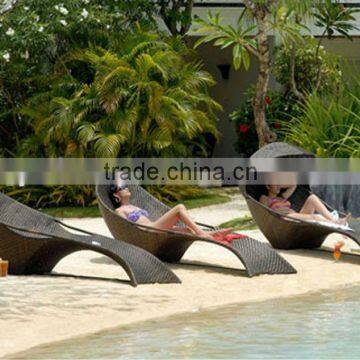 synthetic rattan sun lounger with canopy