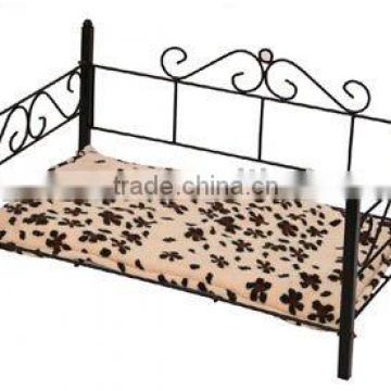 Fashionable and comfortable metal pet bed with firm frame