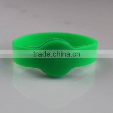 Alibaba china design rfid wristbands rubber