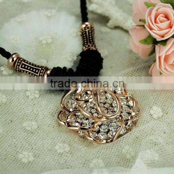 New stylish rose crystal pendant necklace for women& costume