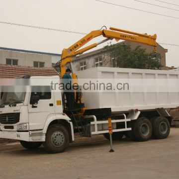 Mounted crane loading 30T Sinotruk Cargo truck with mounted crane