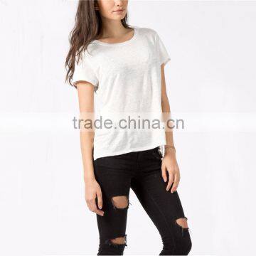 Embossed Logo T-shirt Plain White Round Neck T-shirt photo-3