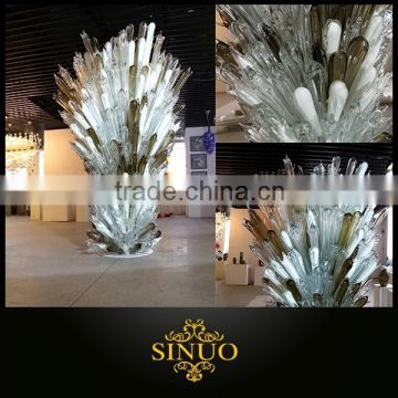 Grand glass sculpture for hotel decoration