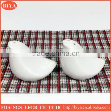 salt and pepper bird shape personalized salt bottle porcelain shaker bottle elegant vegetable fruits chili shape fancy shaker