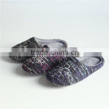 Woman thicker knitted indoor slipper with hand enbroidery snowflake