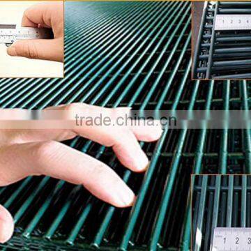 China professional galvanised pvc panel fencing/ polyester painting anti climb airport 358 high security fence