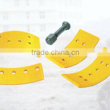 Earthmoving grader blade cutting edges