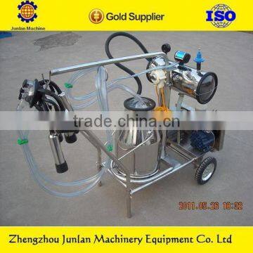 Piston and vacuum type single cow milking machine