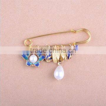 Custom Logo Animal Acrylic Charms Brooch Cute Design Charms Safety Pins for Children Garment photo-5