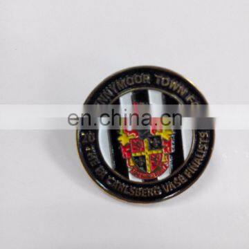 2015 Latest Brass plating Lapel pin badge Soft enamel Custom shape and logo