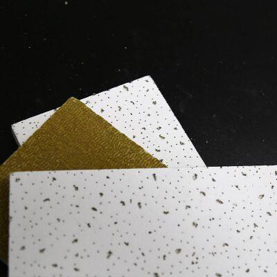 Tijolos de teto de fibra mineral branco e preto para decora??o profissional de alta qualidade e baixo custo