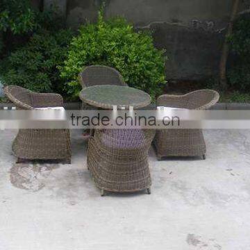 round rattan dining table